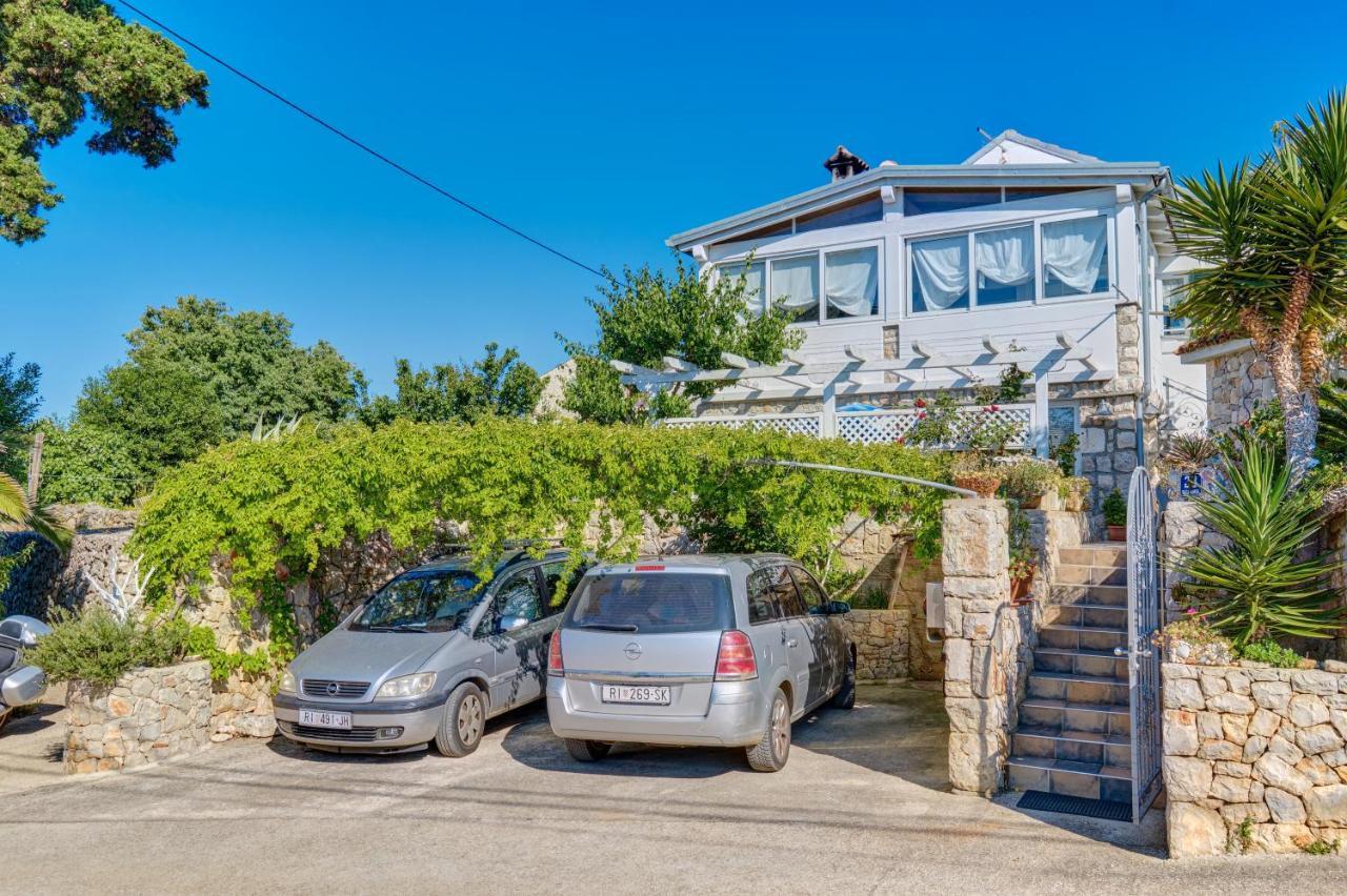 Apartment Neno - Terrace & Parking Veli Losinj Bagian luar foto