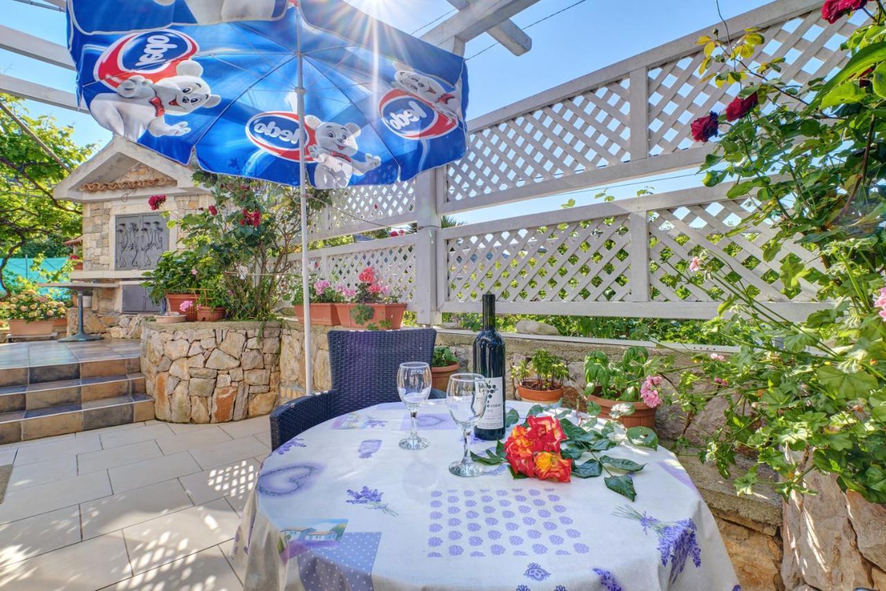 Apartment Neno - Terrace & Parking Veli Losinj Bagian luar foto