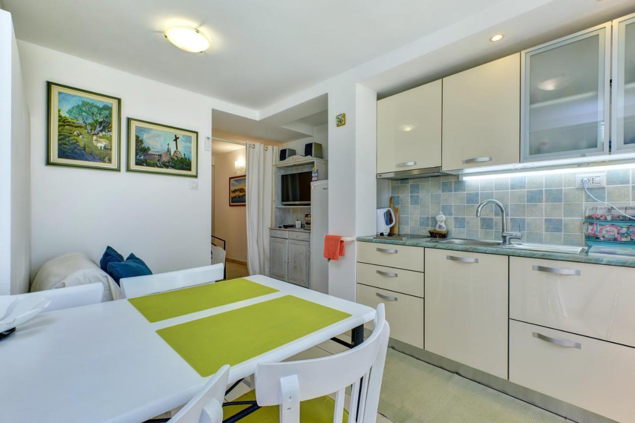 Apartment Neno - Terrace & Parking Veli Losinj Bagian luar foto