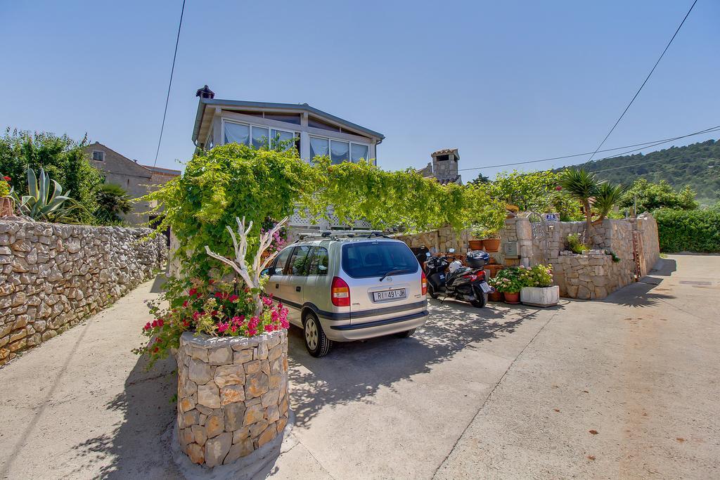 Apartment Neno - Terrace & Parking Veli Losinj Bagian luar foto