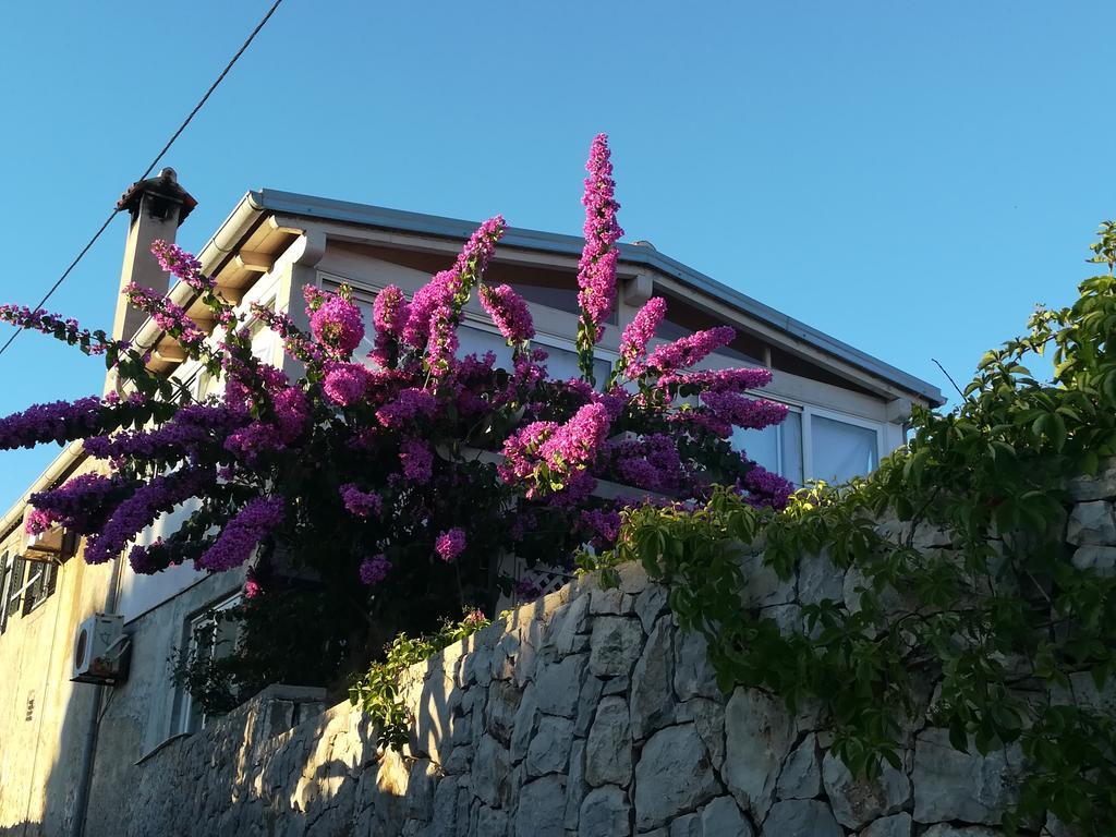Apartment Neno - Terrace & Parking Veli Losinj Bagian luar foto