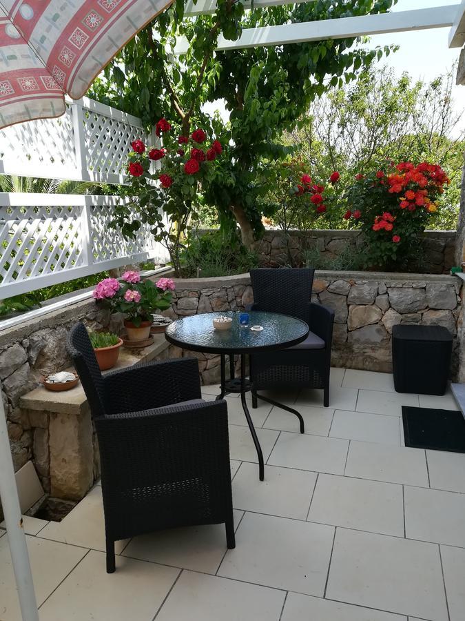 Apartment Neno - Terrace & Parking Veli Losinj Bagian luar foto