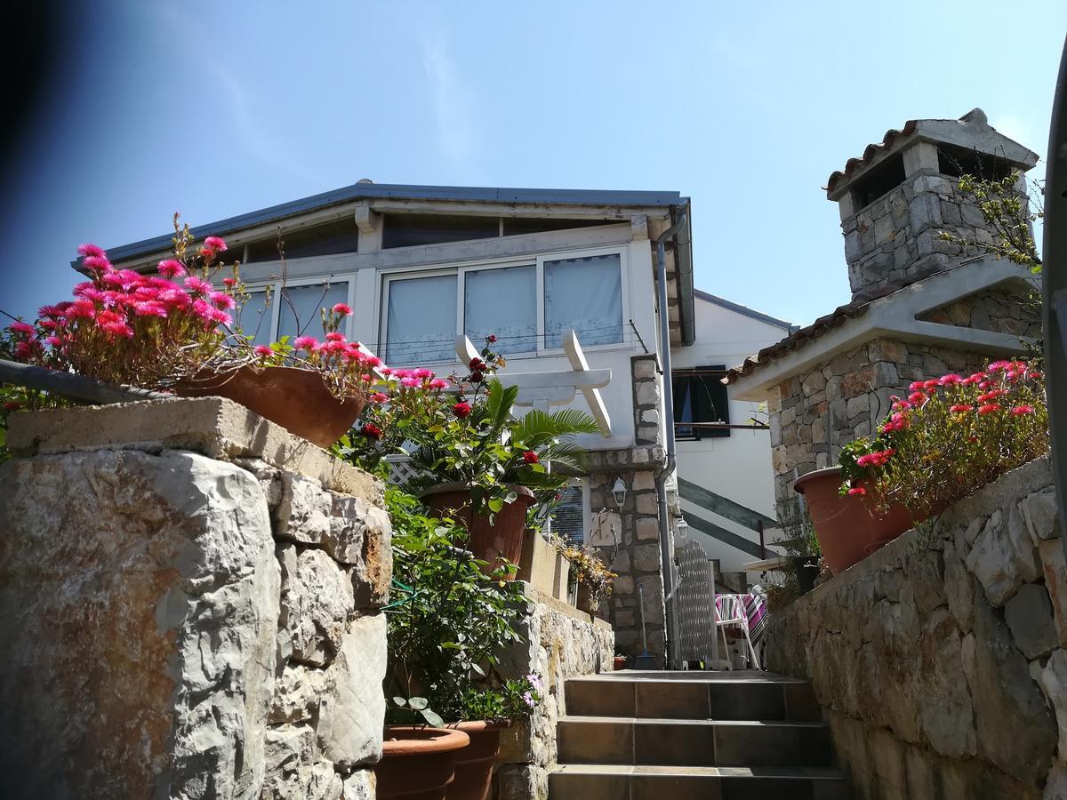 Apartment Neno - Terrace & Parking Veli Losinj Bagian luar foto