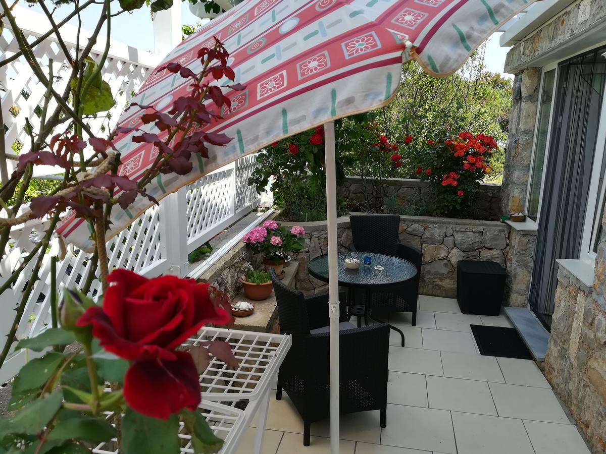 Apartment Neno - Terrace & Parking Veli Losinj Bagian luar foto